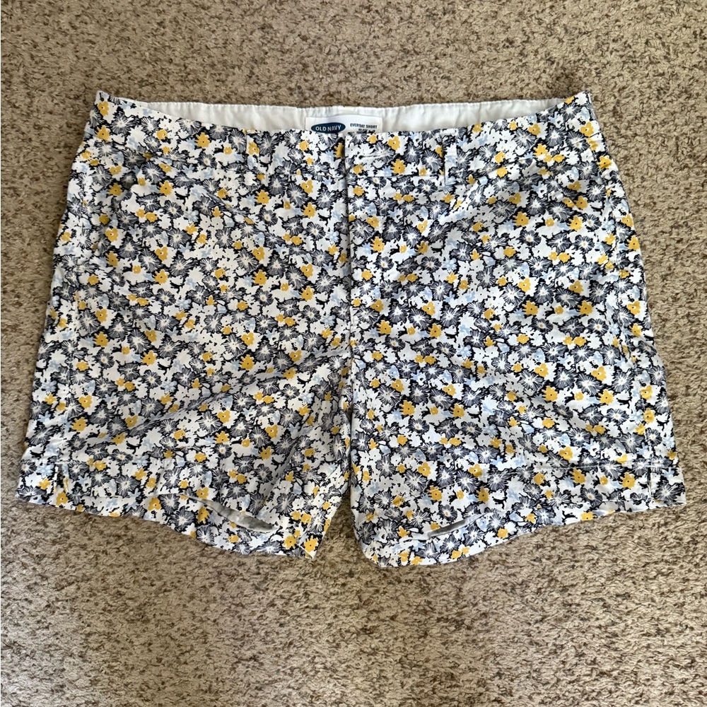 Old Navy Floral Women's Shorts - | size 14 | everyday short mid-rise